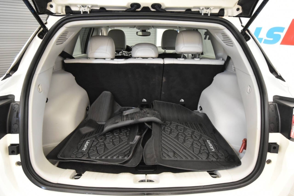 2020 Jeep Compass Limited, White, Mileage: 98,381 - photo 31