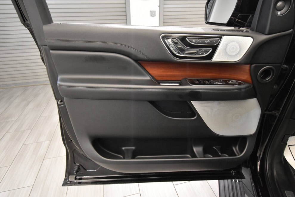 2021 Lincoln Navigator L Reserve 4x4 4dr SUV, Black, Mileage: 87,665 - photo 12