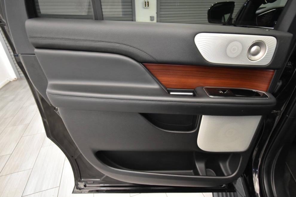 2021 Lincoln Navigator L Reserve 4x4 4dr SUV, Black, Mileage: 87,665 - photo 14