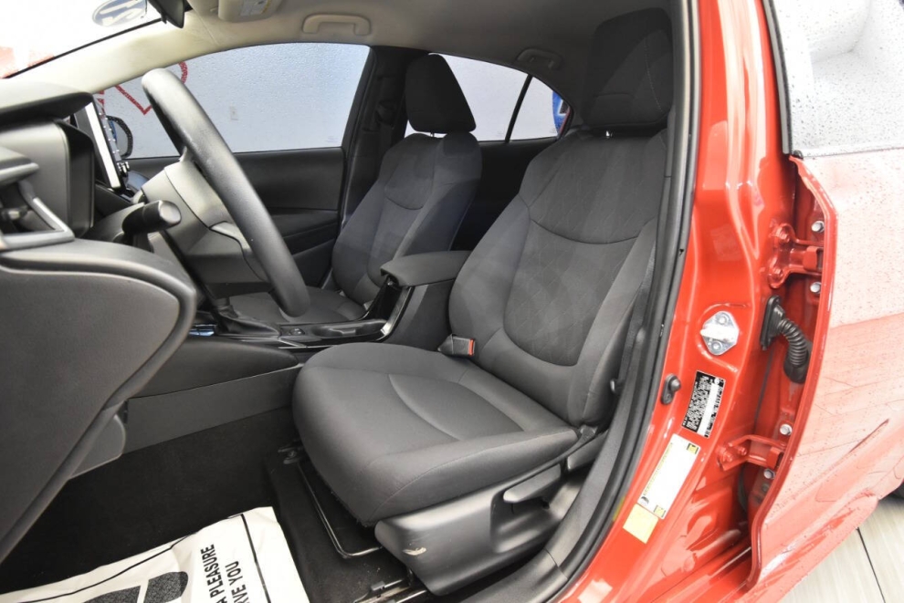 2021 Toyota Corolla LE 4dr Sedan, Red, Mileage: 70,657 - photo 9