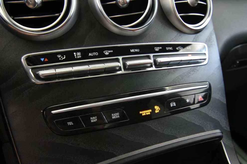 2022 Mercedes-Benz GLC GLC 300 4MATIC AWD 4dr SUV, White, Mileage: 77,244 - photo 21