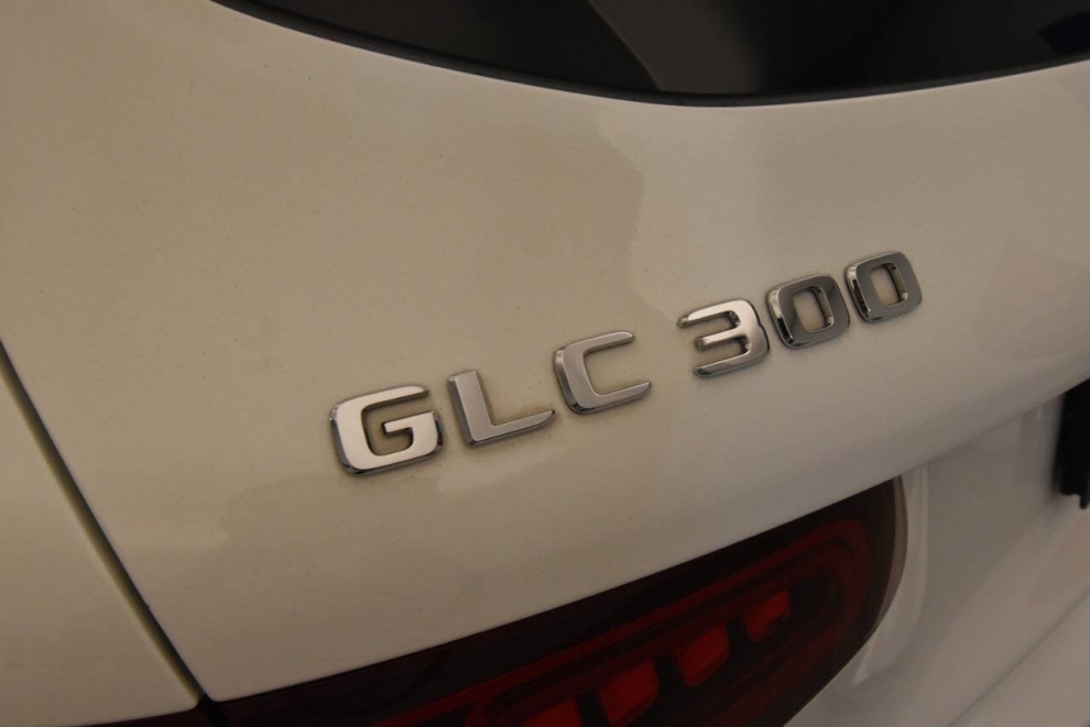 2022 Mercedes-Benz GLC GLC 300 4MATIC AWD 4dr SUV, White, Mileage: 77,244 - photo 32