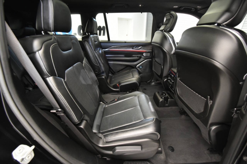 2021 Jeep Grand Cherokee L Overland 4x4 4dr SUV, Black, Mileage: 99,480 - photo 18
