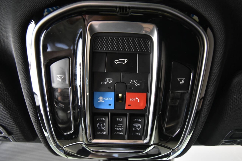 2021 Jeep Grand Cherokee L Overland 4x4 4dr SUV, Black, Mileage: 99,480 - photo 32