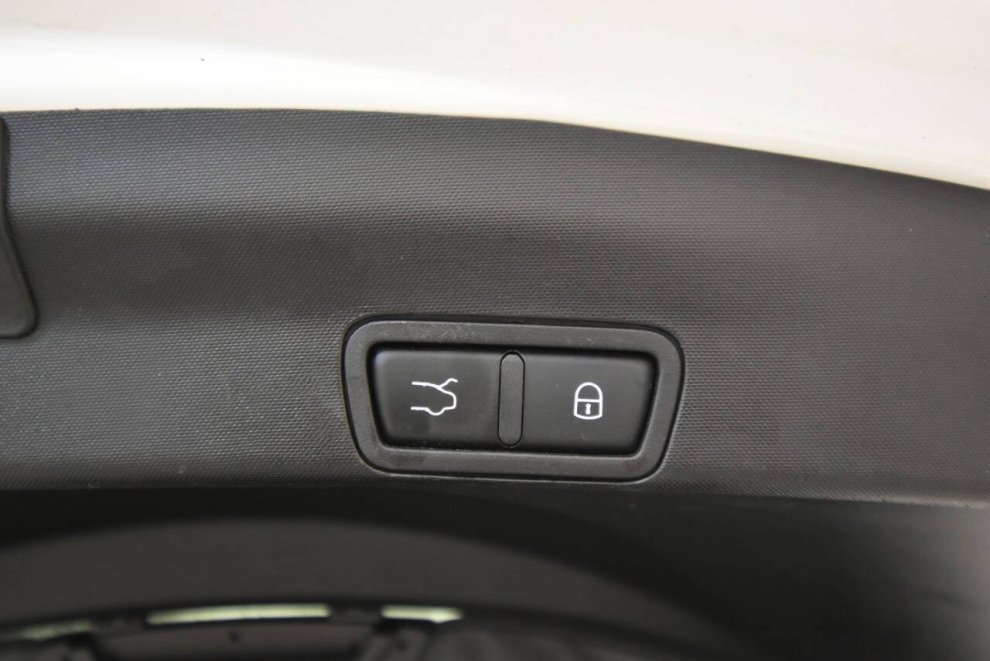 2018 Alfa Romeo Stelvio Sport AWD 4dr Crossover, White, Mileage: 57,943 - photo 36