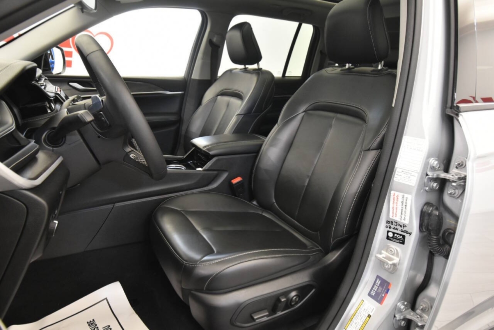 2023 Jeep Grand Cherokee 4XE, Silver, Mileage: 46,440 - photo 10