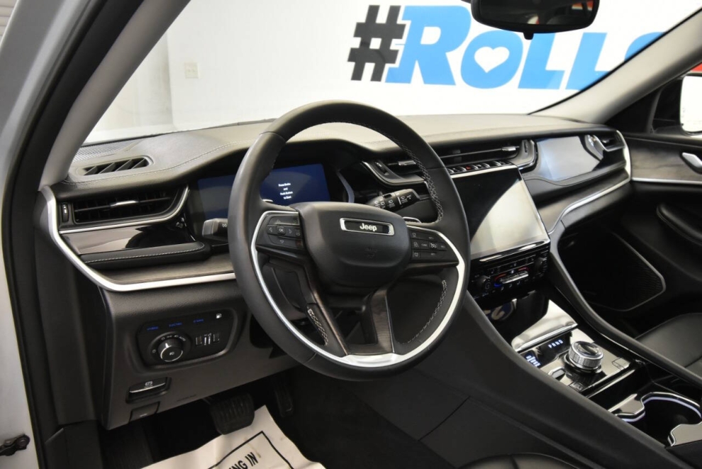 2023 Jeep Grand Cherokee 4XE, Silver, Mileage: 46,440 - photo 11