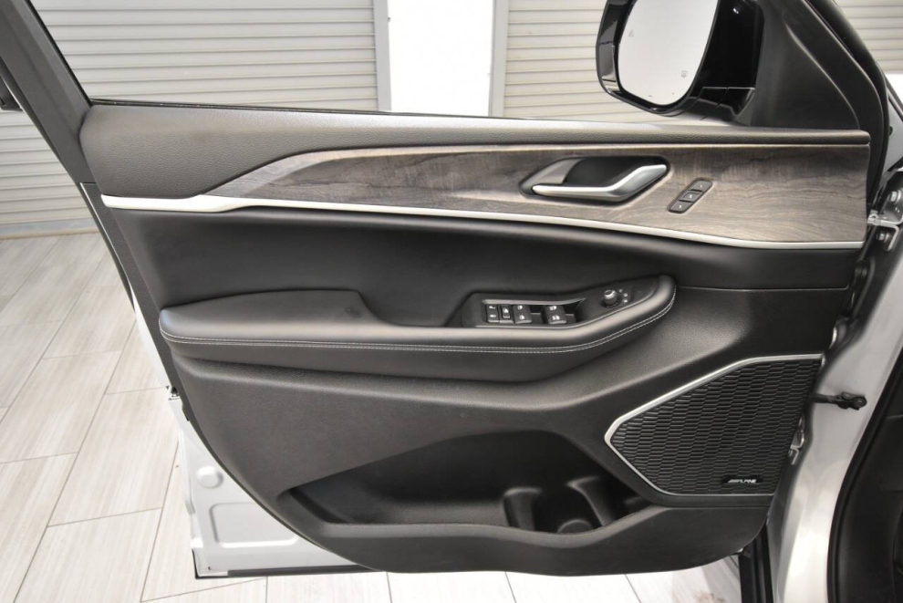 2023 Jeep Grand Cherokee 4XE, Silver, Mileage: 46,440 - photo 12