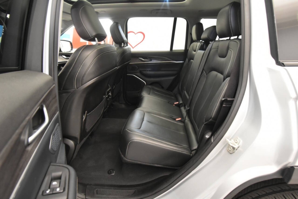 2023 Jeep Grand Cherokee 4XE, Silver, Mileage: 46,440 - photo 13