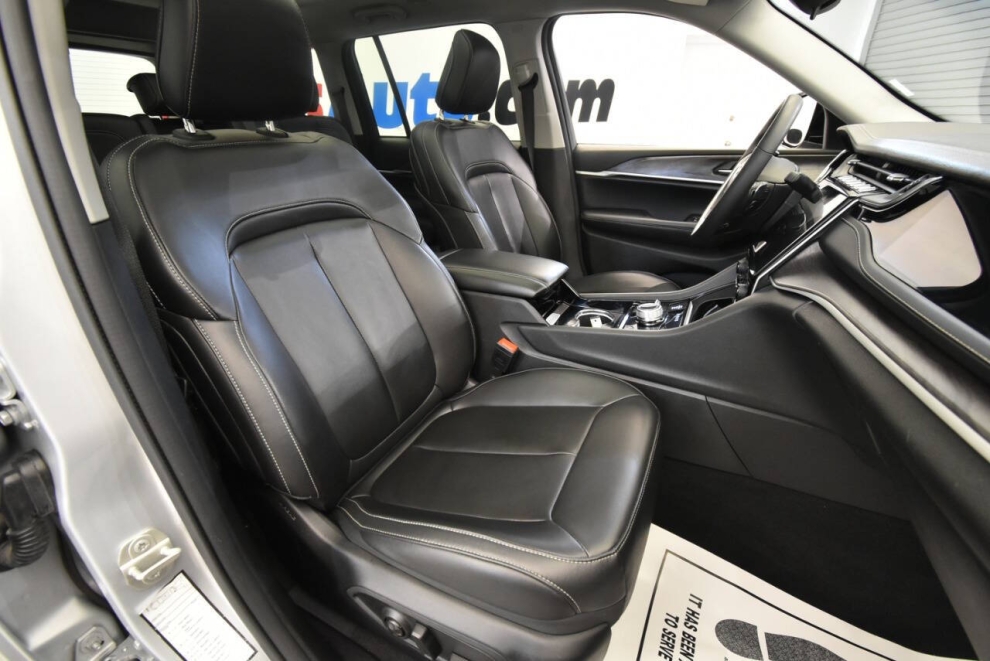 2023 Jeep Grand Cherokee 4XE, Silver, Mileage: 46,440 - photo 16