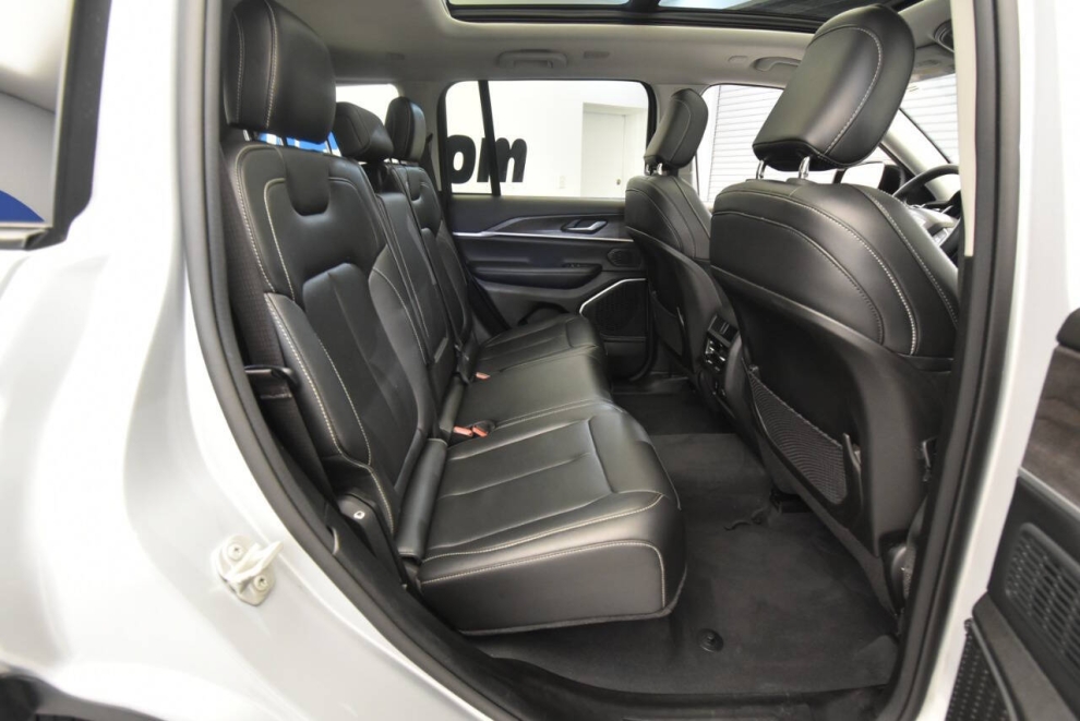 2023 Jeep Grand Cherokee 4XE, Silver, Mileage: 46,440 - photo 17