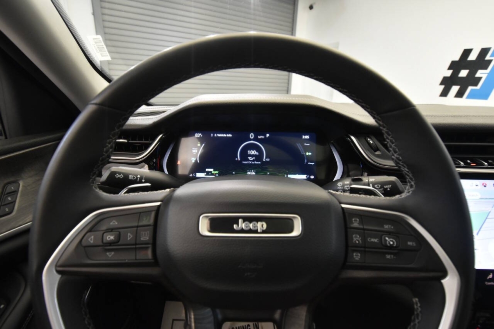 2023 Jeep Grand Cherokee 4XE, Silver, Mileage: 46,440 - photo 26