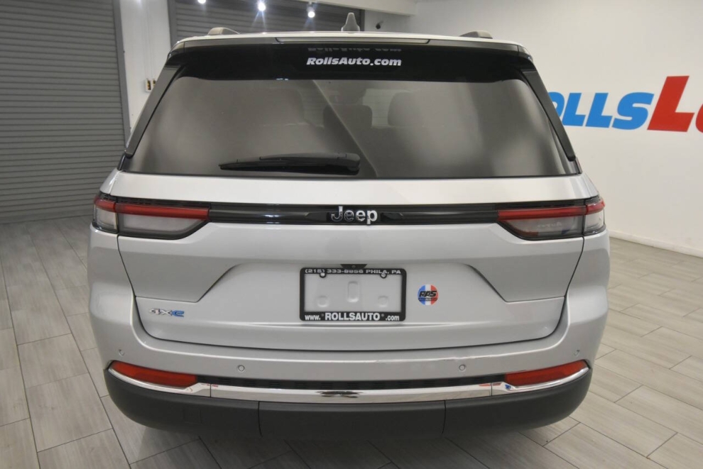 2023 Jeep Grand Cherokee 4XE, Silver, Mileage: 46,440 - photo 3