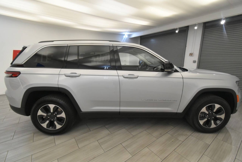 2023 Jeep Grand Cherokee 4XE, Silver, Mileage: 46,440 - photo 5