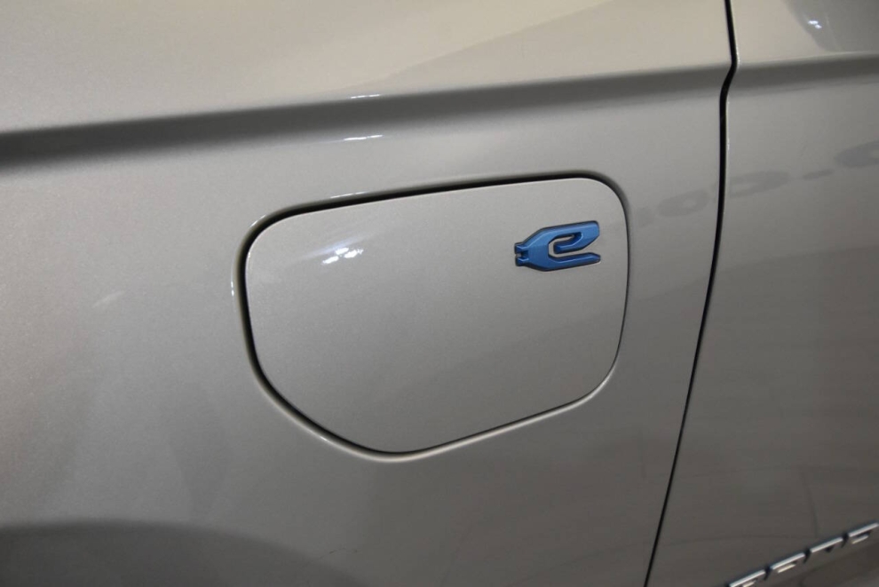 2023 Jeep Grand Cherokee 4XE, Silver, Mileage: 46,440 - photo 9