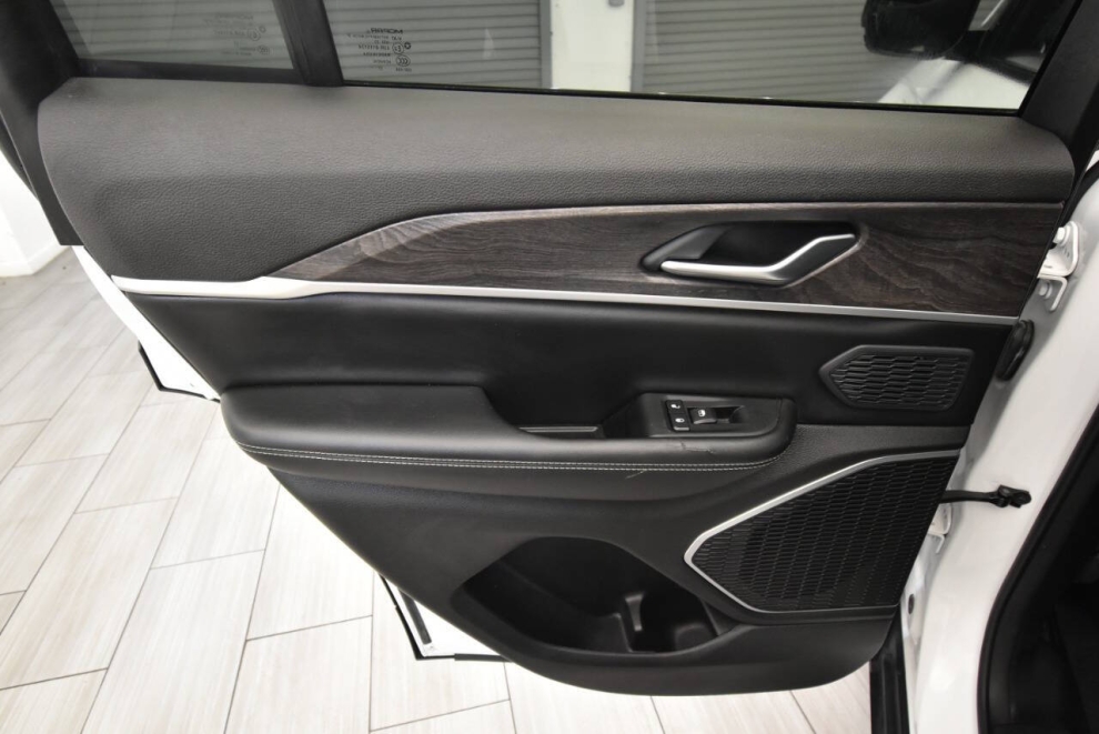 2023 Jeep Grand Cherokee 4XE, White, Mileage: 44,530 - photo 14