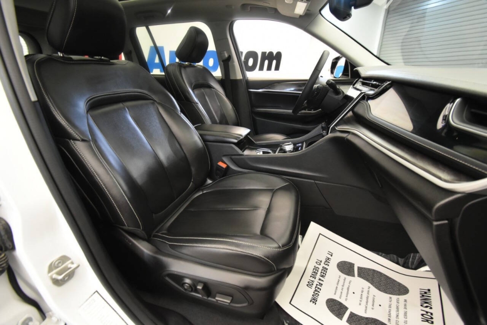 2023 Jeep Grand Cherokee 4XE, White, Mileage: 44,530 - photo 16