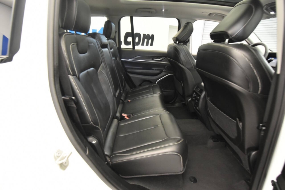 2023 Jeep Grand Cherokee 4XE, White, Mileage: 44,530 - photo 17
