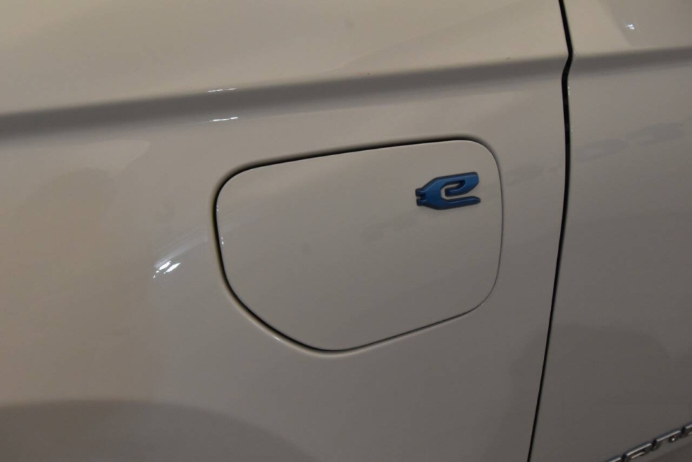 2023 Jeep Grand Cherokee 4XE, White, Mileage: 44,530 - photo 9