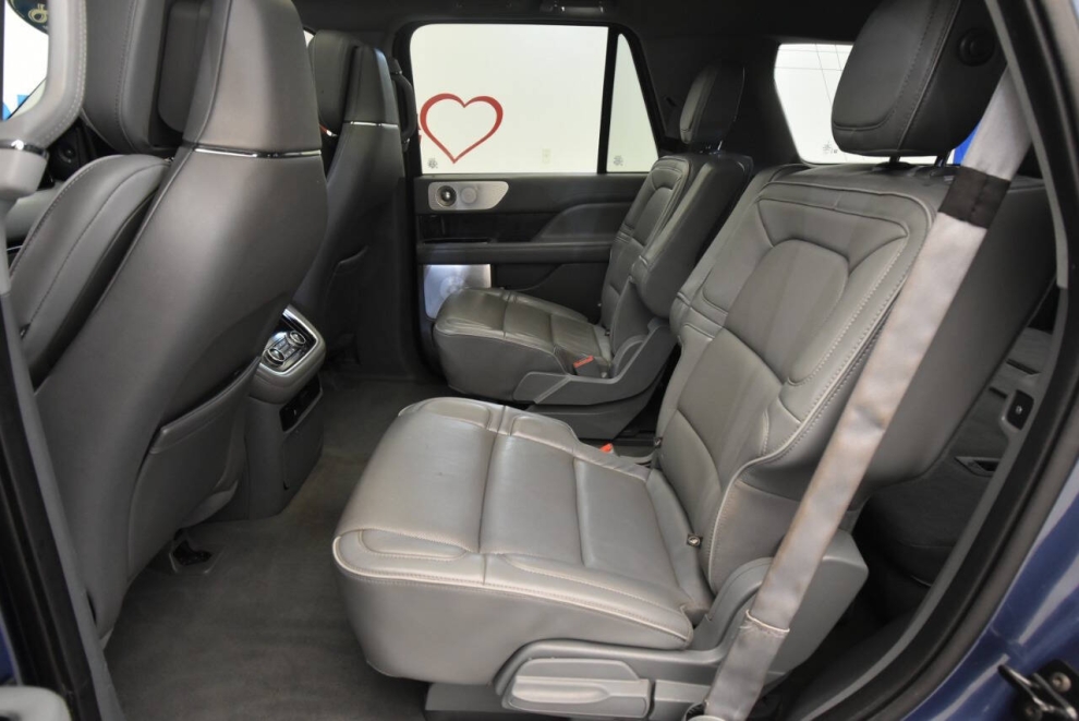 2019 Lincoln Navigator Reserve 4x4 4dr SUV, Blue, Mileage: 80,309 - photo 14