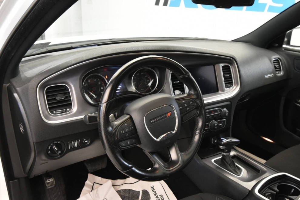 2022 Dodge Charger SXT AWD 4dr Sedan, White, Mileage: 50,188 - photo 9