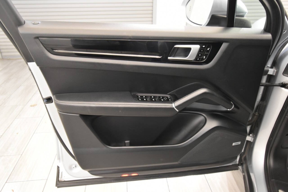 2019 Porsche Cayenne Base AWD 4dr SUV, Silver, Mileage: 92,336 - photo 11