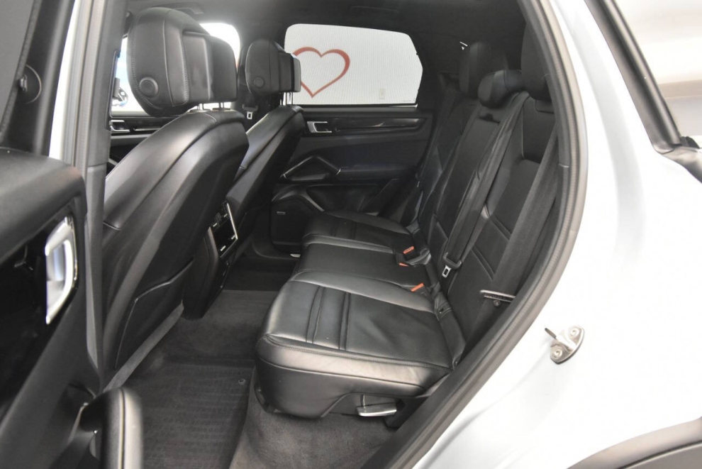 2019 Porsche Cayenne Base AWD 4dr SUV, Silver, Mileage: 92,336 - photo 12