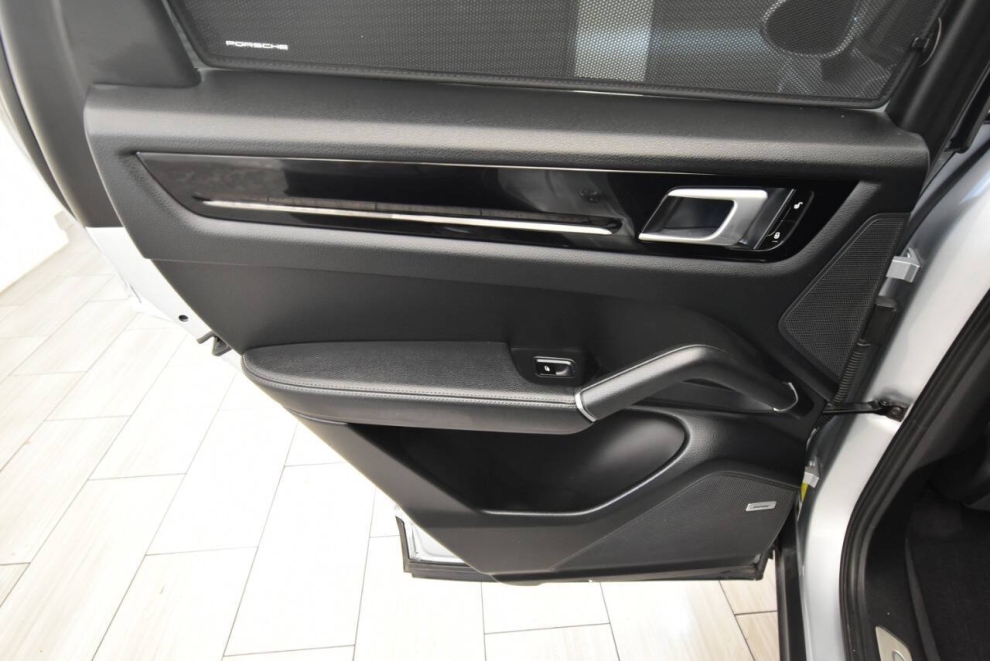 2019 Porsche Cayenne Base AWD 4dr SUV, Silver, Mileage: 92,336 - photo 13