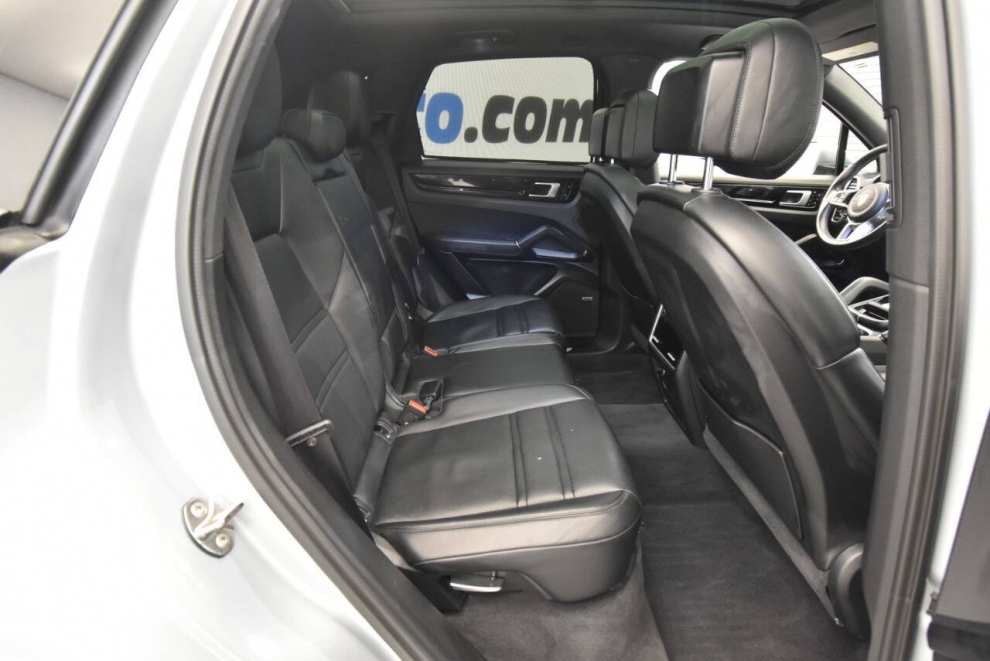 2019 Porsche Cayenne Base AWD 4dr SUV, Silver, Mileage: 92,336 - photo 16