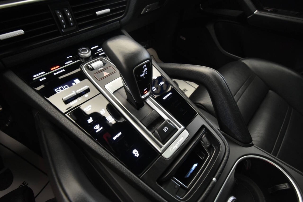 2019 Porsche Cayenne Base AWD 4dr SUV, Silver, Mileage: 92,336 - photo 19