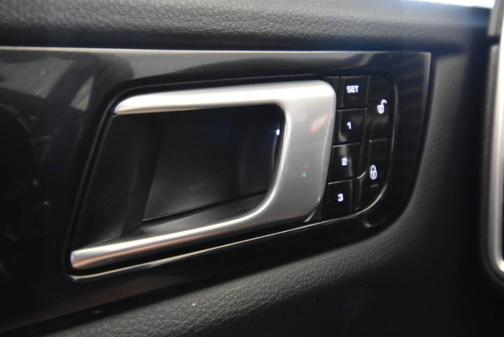 2019 Porsche Cayenne Base AWD 4dr SUV, Silver, Mileage: 92,336 - photo 29