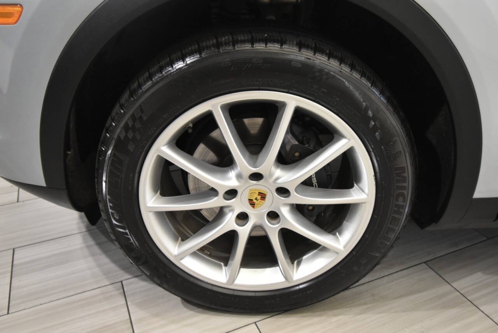 2019 Porsche Cayenne Base AWD 4dr SUV, Silver, Mileage: 92,336 - photo 8