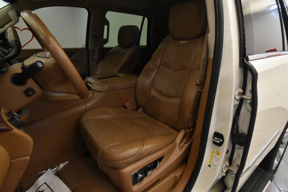 2015 Cadillac Escalade Platinum 4x4 4dr SUV, White, Mileage: 46,677 - photo 10