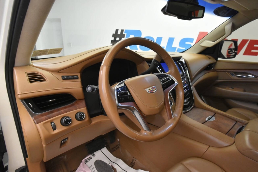 2015 Cadillac Escalade Platinum 4x4 4dr SUV, White, Mileage: 46,677 - photo 11