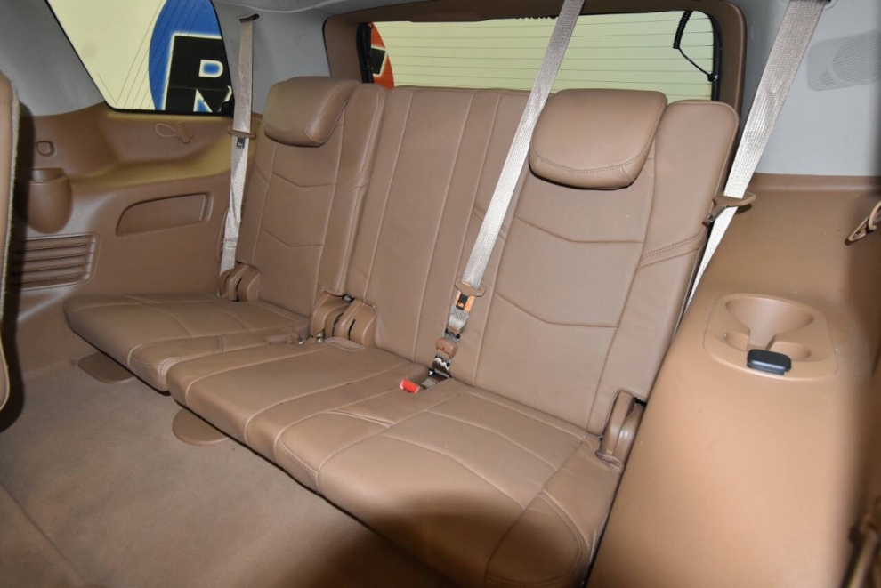 2015 Cadillac Escalade Platinum 4x4 4dr SUV, White, Mileage: 46,677 - photo 15