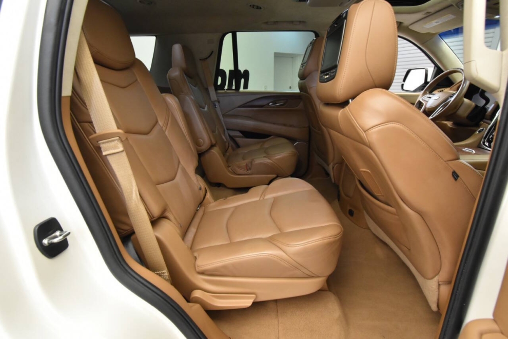 2015 Cadillac Escalade Platinum 4x4 4dr SUV, White, Mileage: 46,677 - photo 18