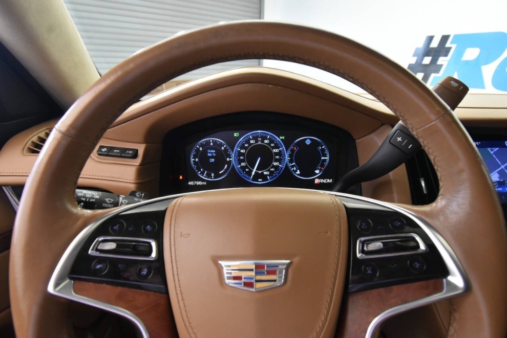2015 Cadillac Escalade Platinum 4x4 4dr SUV, White, Mileage: 46,677 - photo 29