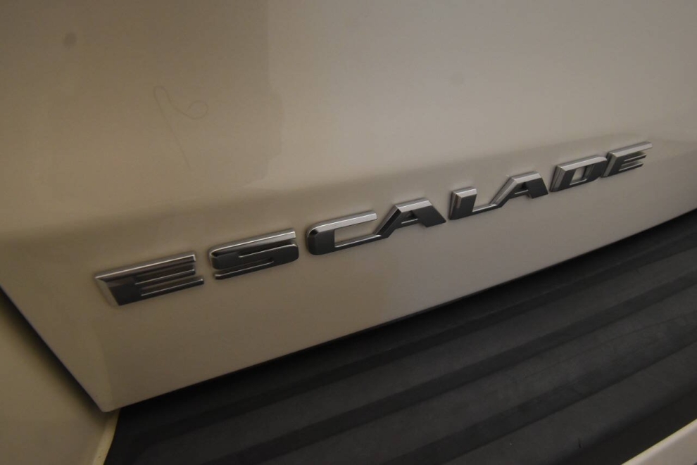 2015 Cadillac Escalade Platinum 4x4 4dr SUV, White, Mileage: 46,677 - photo 36