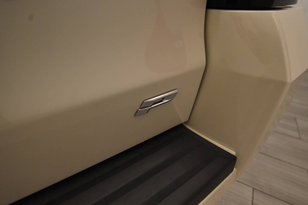 2015 Cadillac Escalade Platinum 4x4 4dr SUV, White, Mileage: 46,677 - photo 37