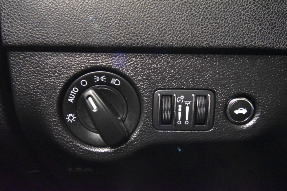 2023 Dodge Charger SXT 4dr Sedan, Plata, Mileage: 58,036 - photo 27