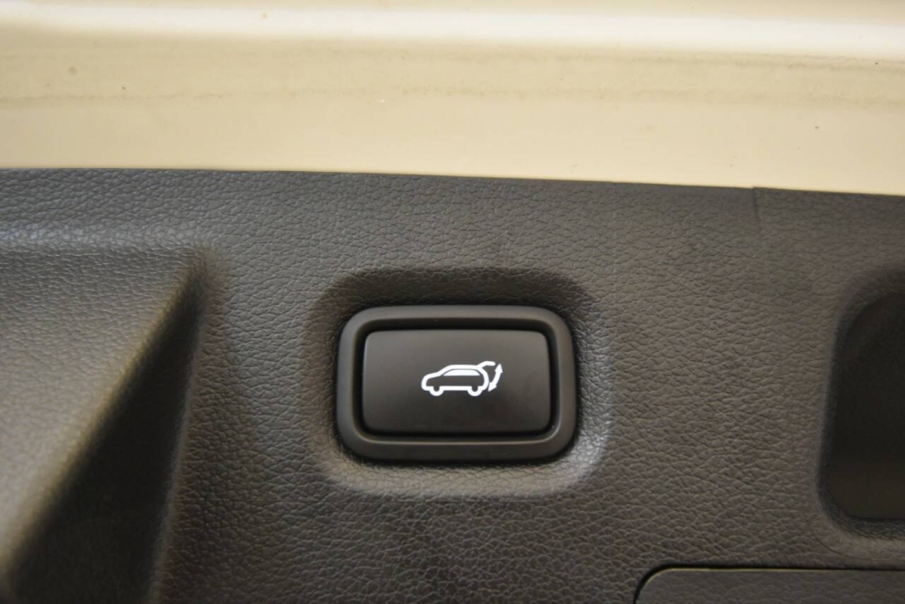 2023 Hyundai Santa Fe Limited AWD 4dr Crossover, White, Mileage: 58,029 - photo 35