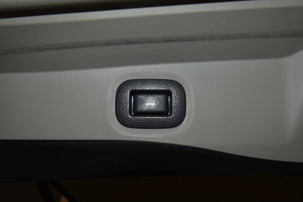 2016 Nissan Rogue SL AWD, Gray, Mileage: 93,464 - photo 31