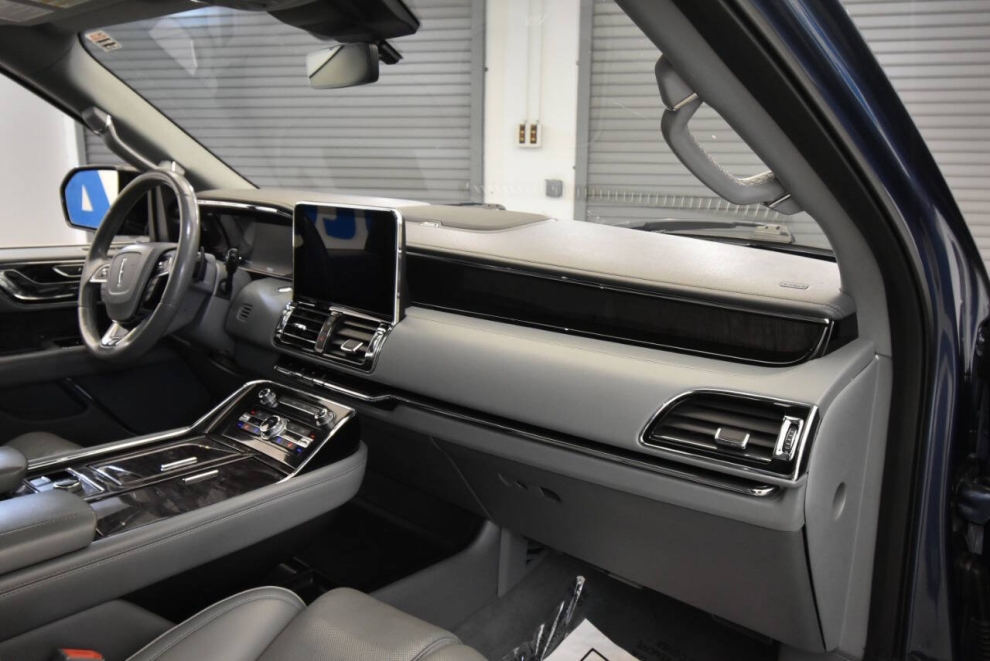 2018 Lincoln Navigator Reserve 4x4 4dr SUV, Blue, Mileage: 77,380 - photo 15