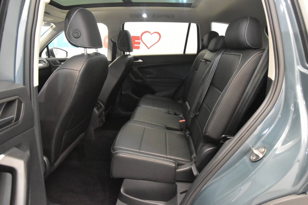 2021 Volkswagen Tiguan SE 4Motion, Teal, Mileage: 44,397 - photo 12