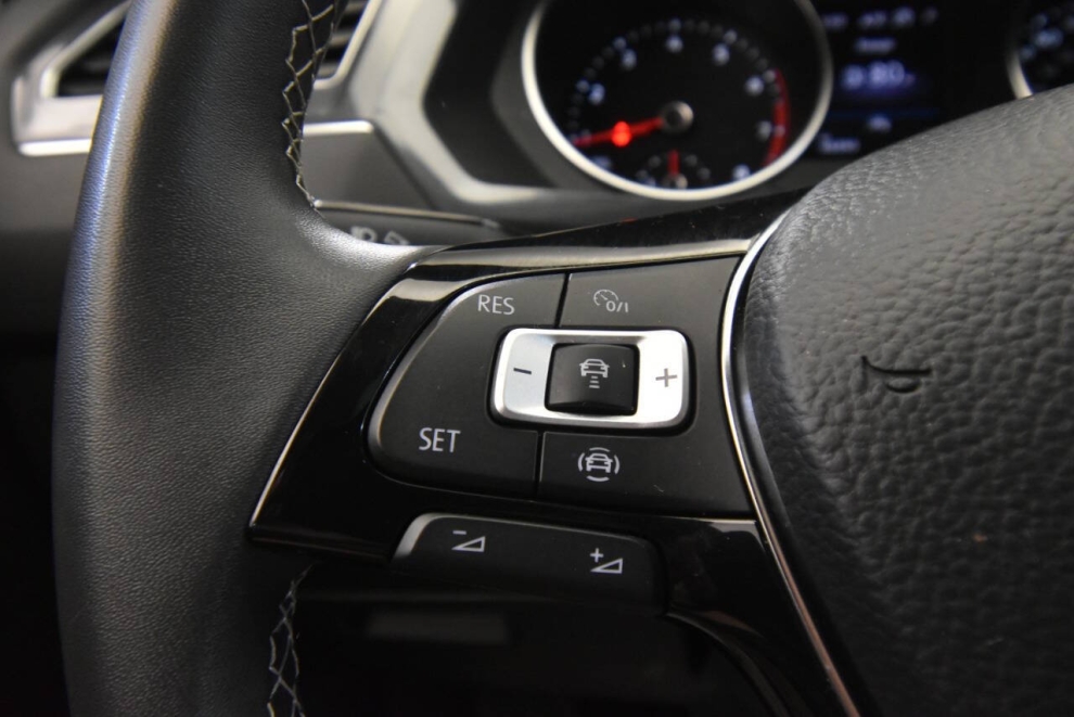 2021 Volkswagen Tiguan SE 4Motion, Teal, Mileage: 44,397 - photo 25