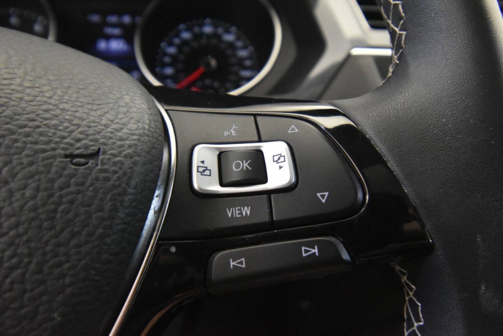 2021 Volkswagen Tiguan SE 4Motion, Teal, Mileage: 44,397 - photo 26
