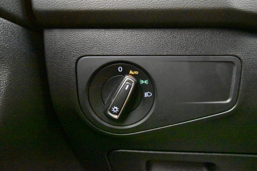 2021 Volkswagen Tiguan SE 4Motion, Teal, Mileage: 44,397 - photo 28