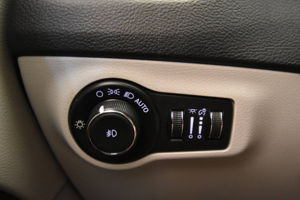 2019 Jeep Compass Latitude, Silver, Mileage: 76,861 - photo 27