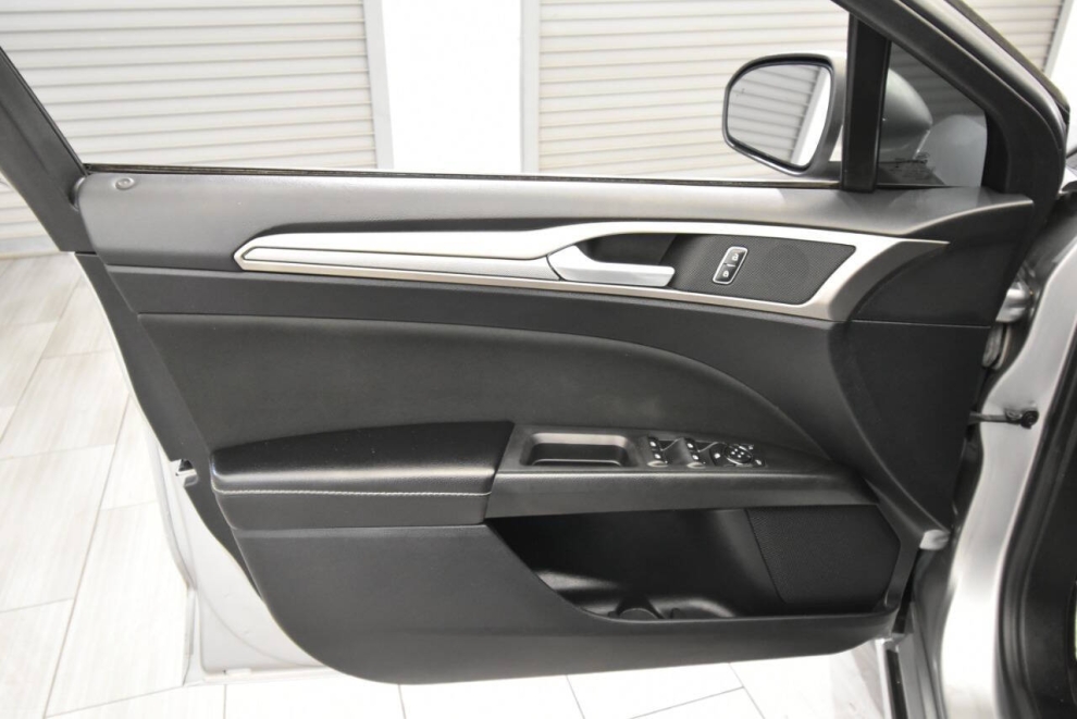 2020 Ford Fusion SE 4dr Sedan, Silver, Mileage: 79,215 - photo 11