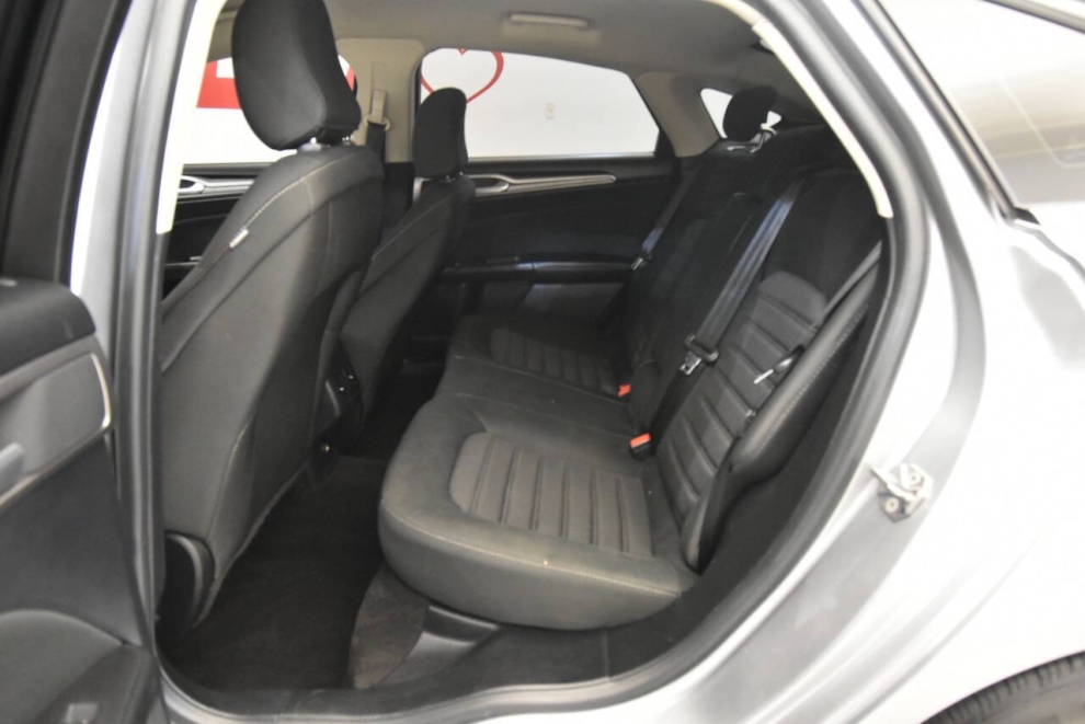 2020 Ford Fusion SE 4dr Sedan, Silver, Mileage: 79,215 - photo 12